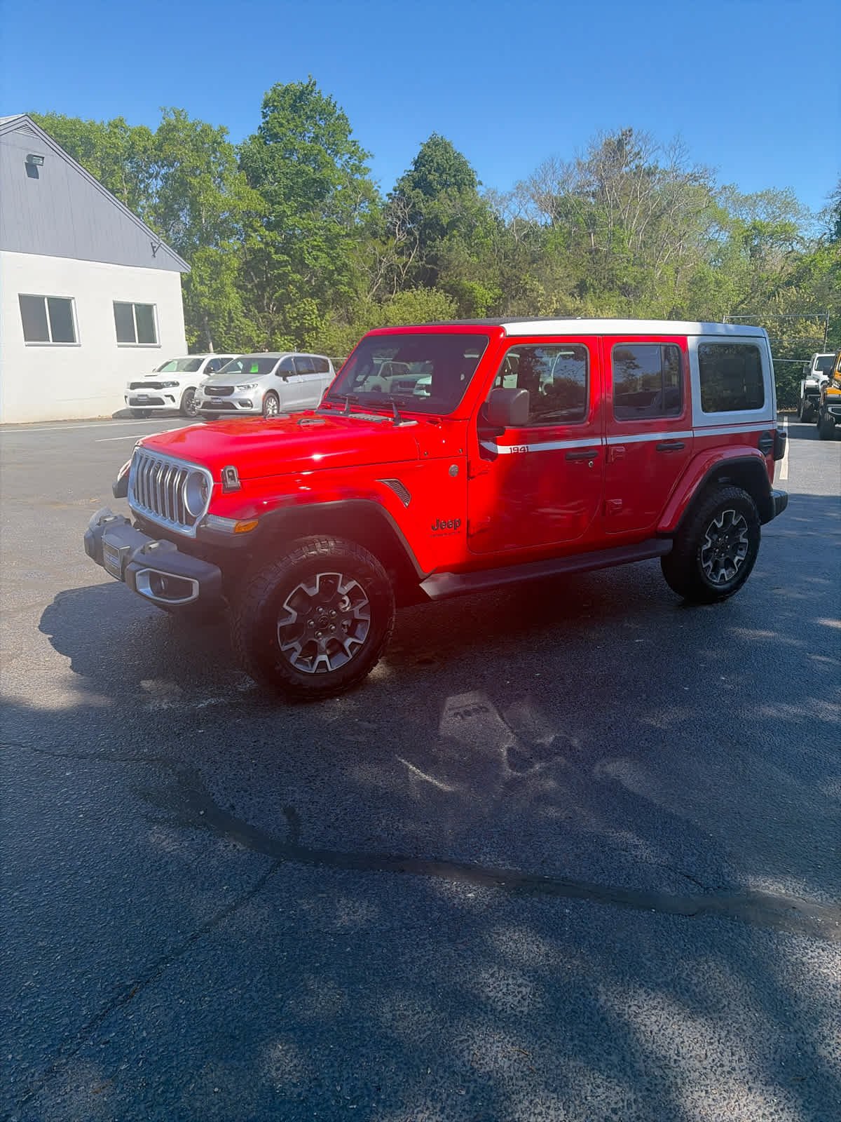 New 2026 Firecracker Red Clear-Coat Exterior Paint Jeep Sahara image 9