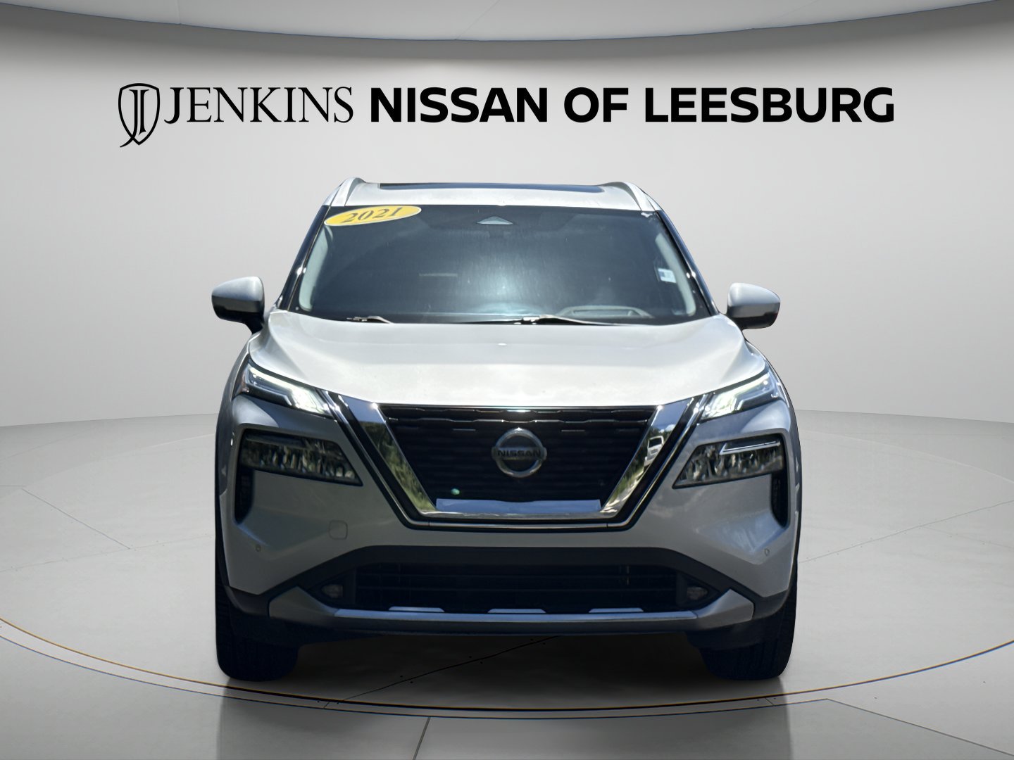 Used 2021 Brilliant Silver Metallic Nissan Platinum image 3