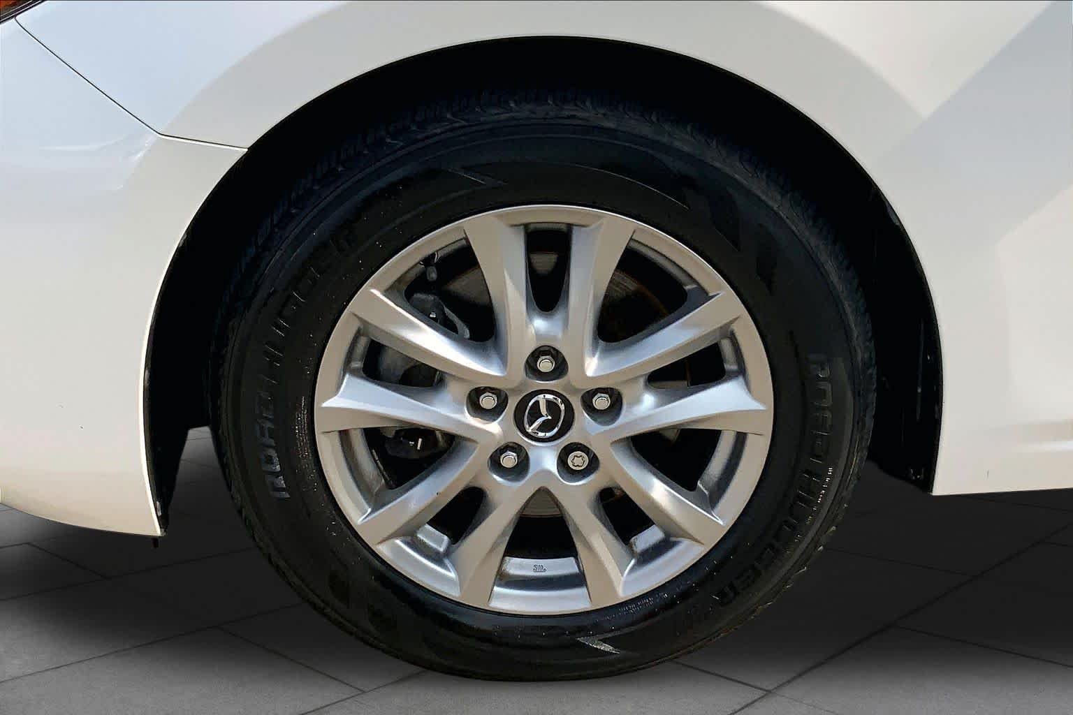 Used 2018 Snowflake White Pearl Mica Mazda Sport image 11