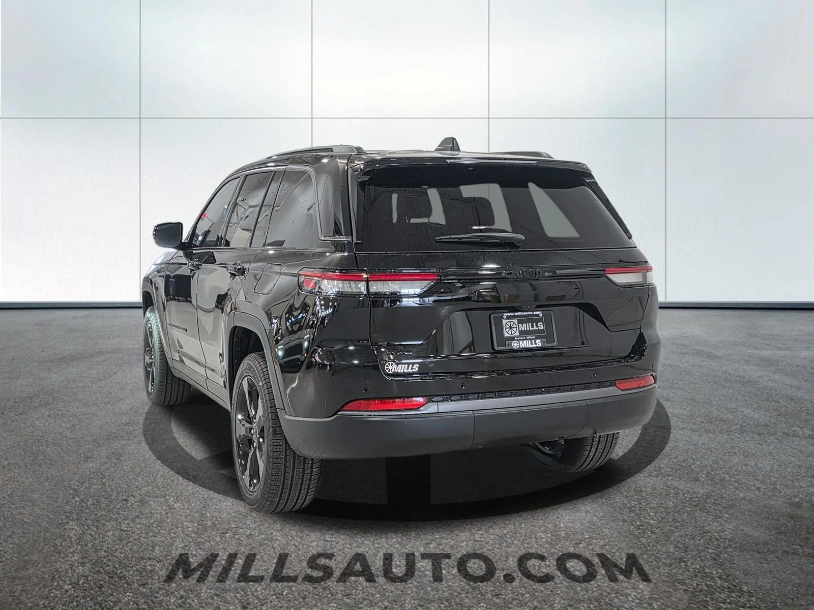 New 2026 Diamond Black Crystal Pearl-Coat Exterior Paint Jeep Limited image 5