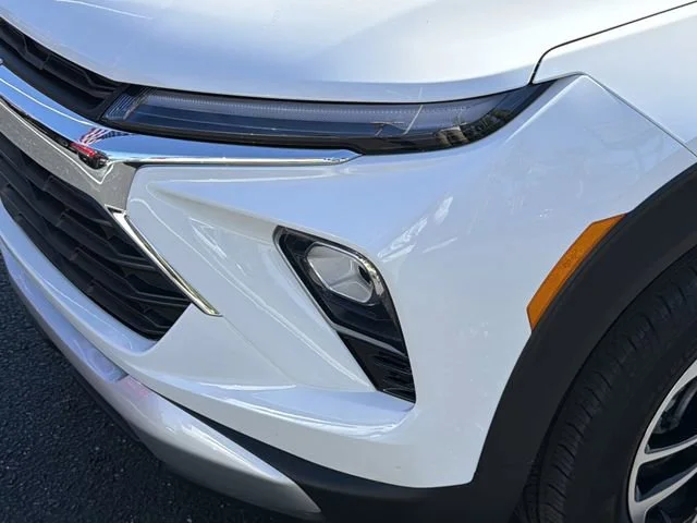 Used 2024 Summit White Chevrolet LT image 9