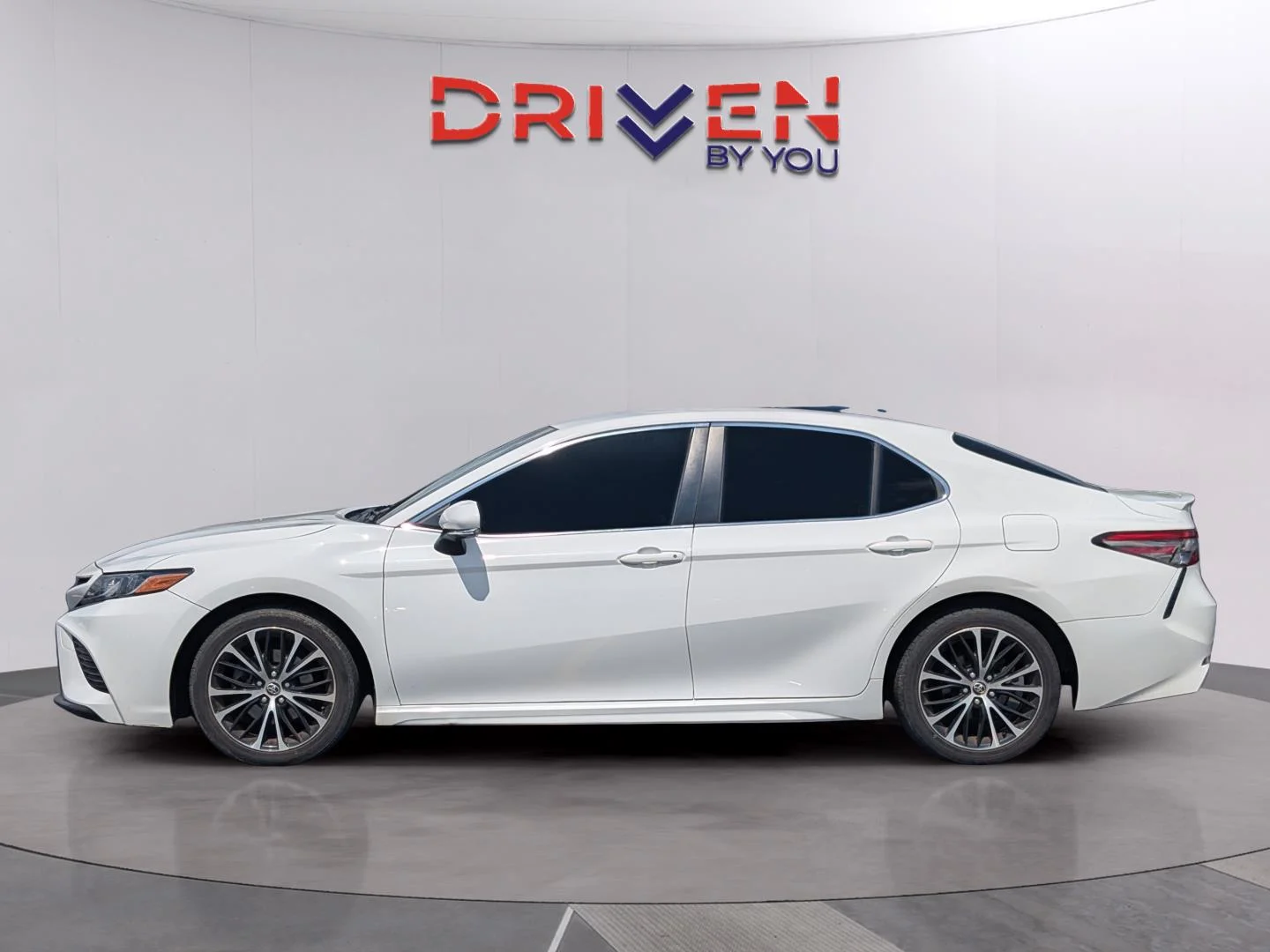 Used 2018 Super White Toyota SE image 2