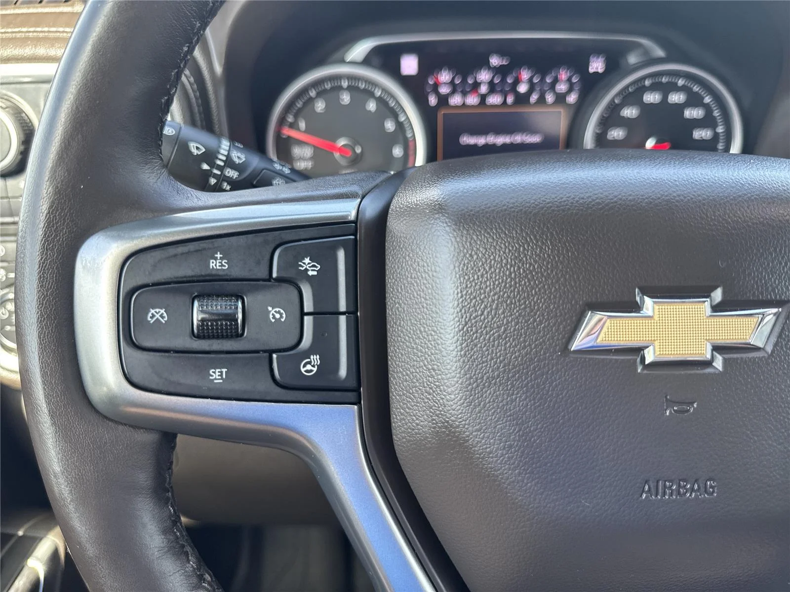 Used 2019 IRIDESCENT PEARL TRICOAT Chevrolet LTZ image 22