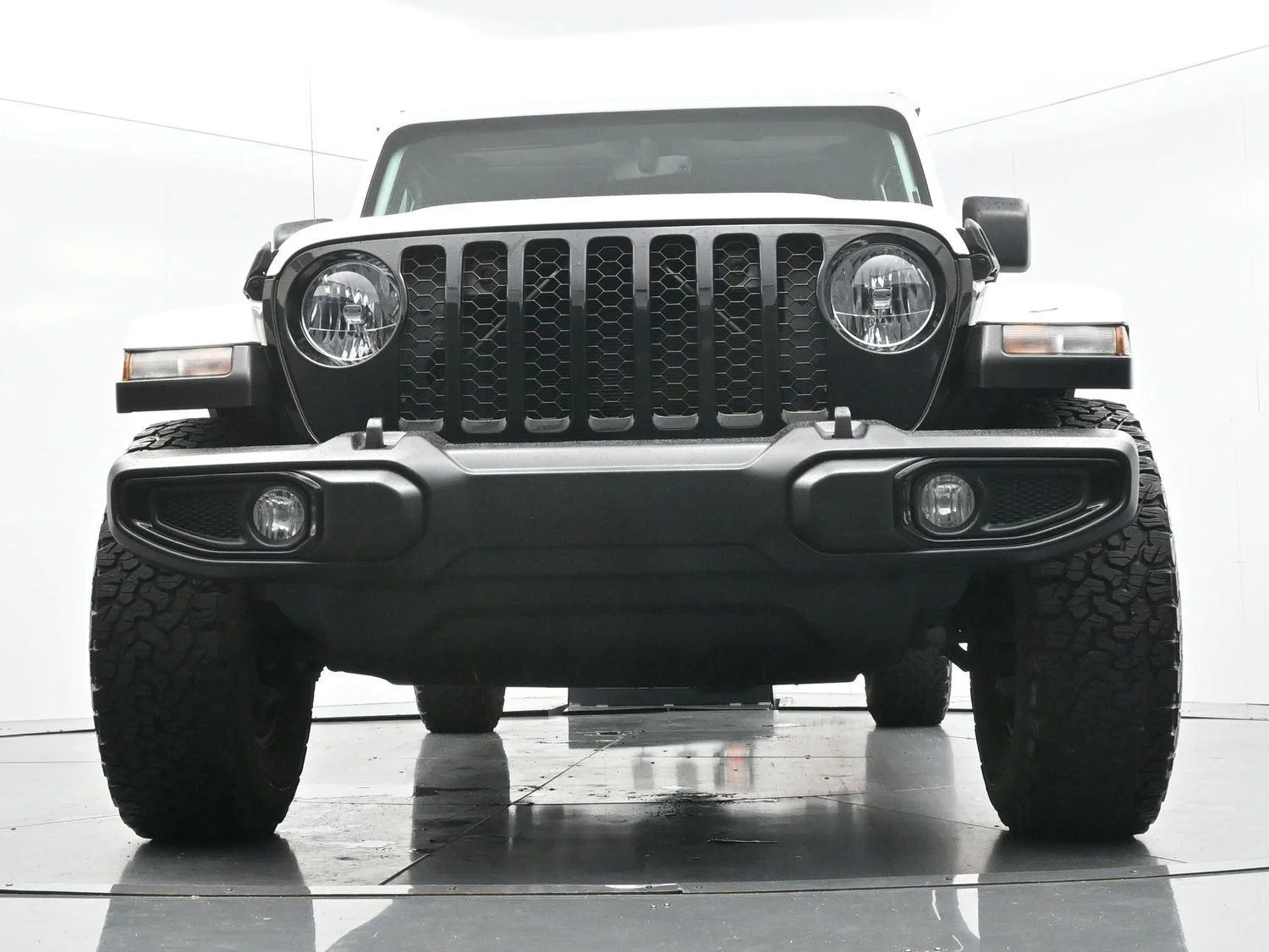 Used 2022 White Jeep Willys image 40