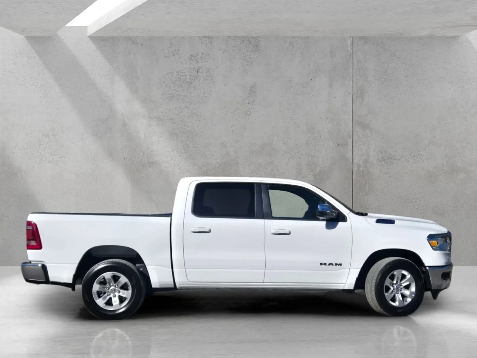 Used 2024  Ram Laramie image 3
