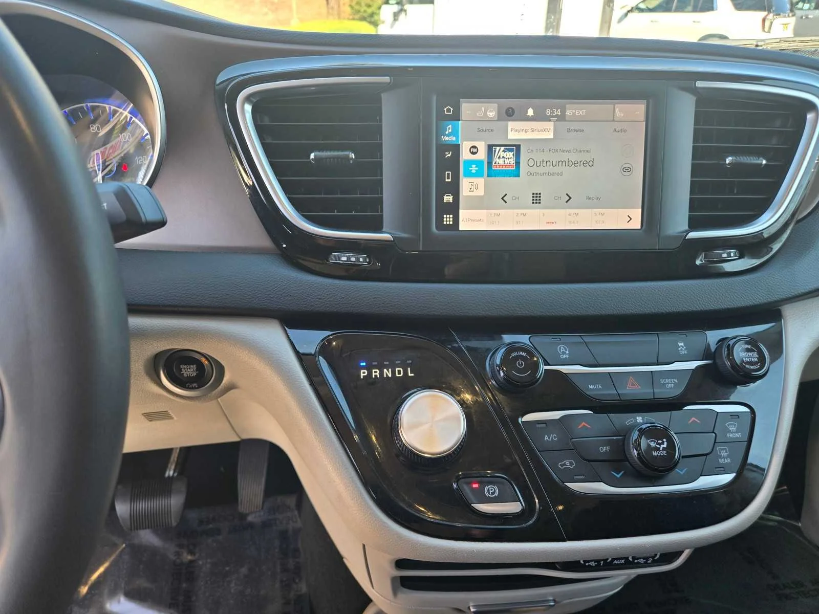 Used 2023  Chrysler LX image 13