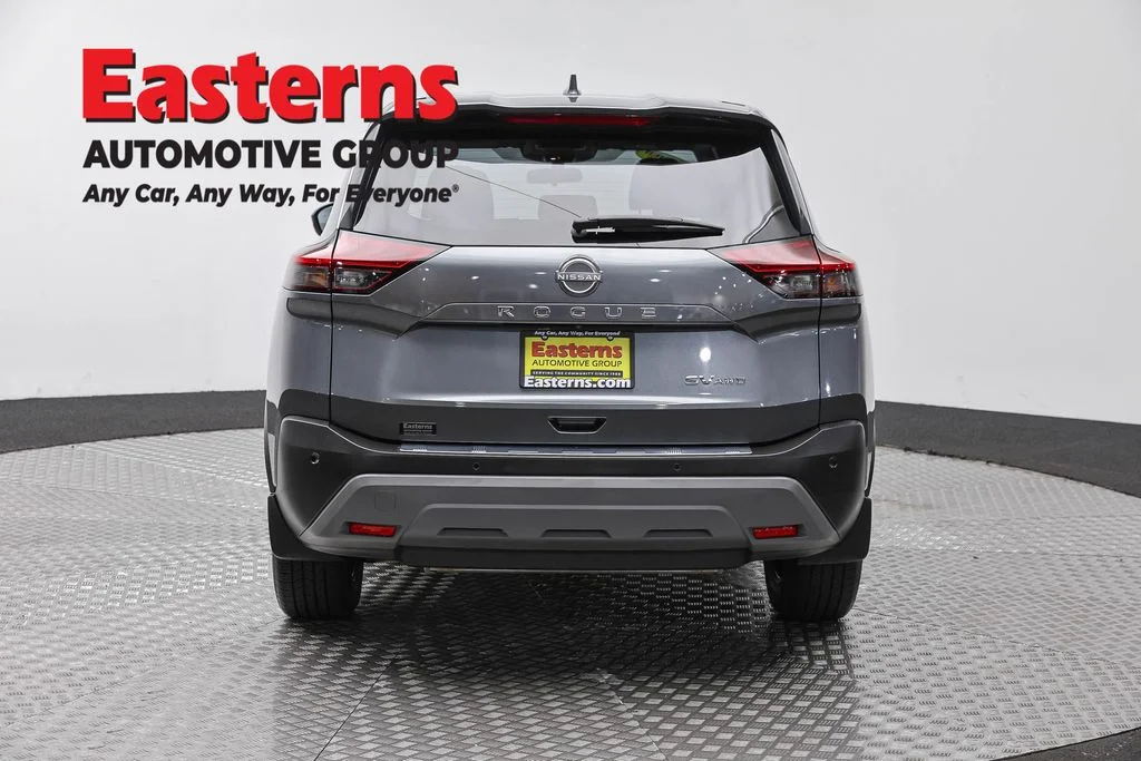 Used 2023 Gray Nissan SV image 6