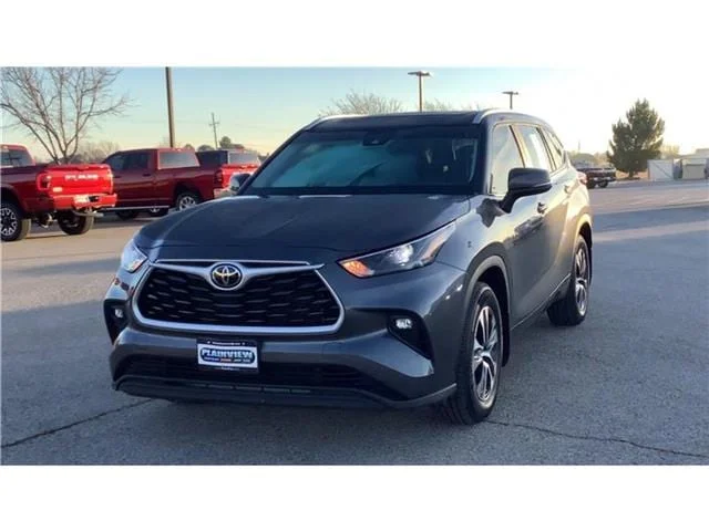 Used 2023 Magnetic Gray Metallic Toyota XLE Front-Wheel Drive image 5