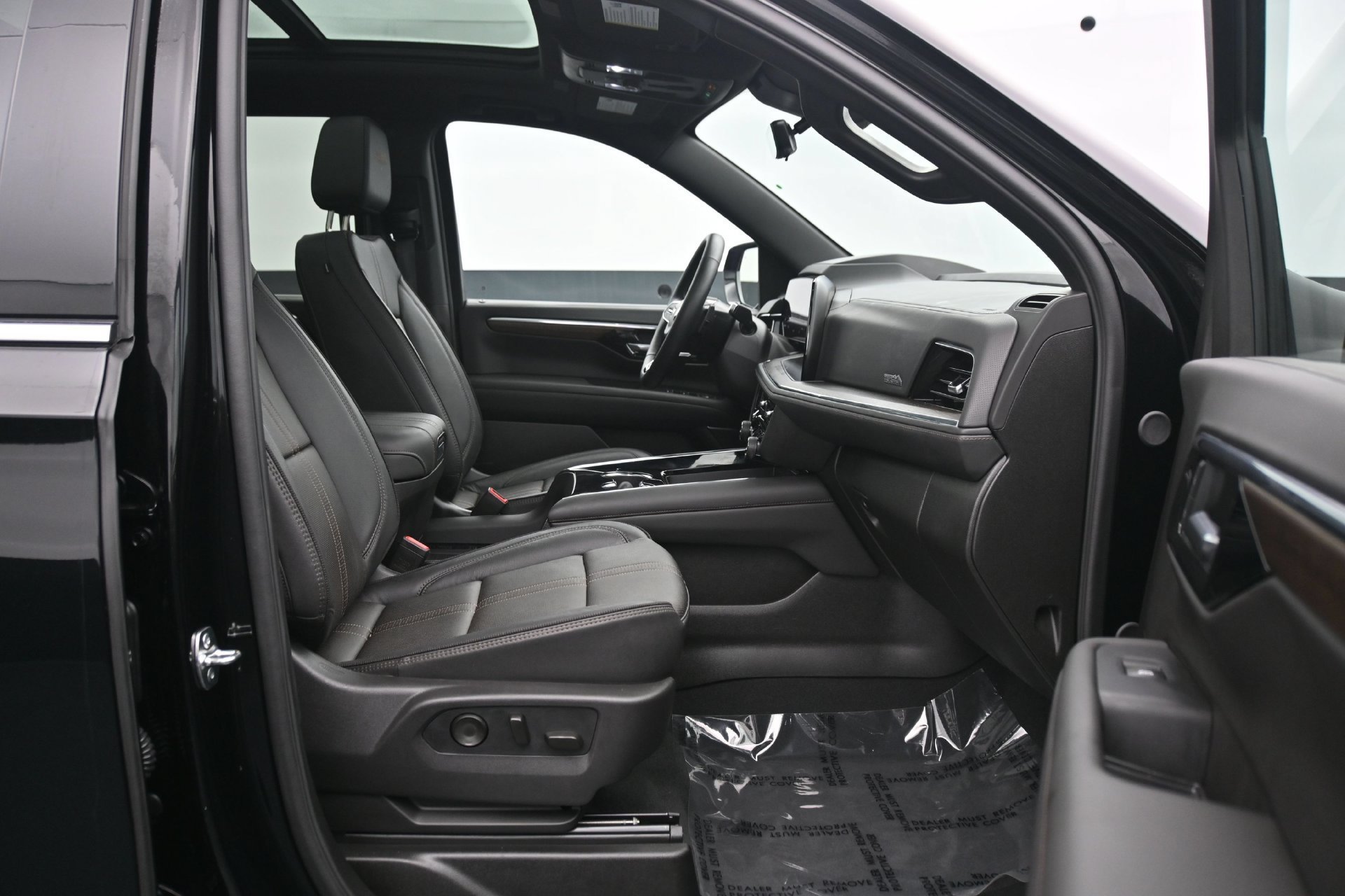 Used 2025 Black Chevrolet High Country image 13