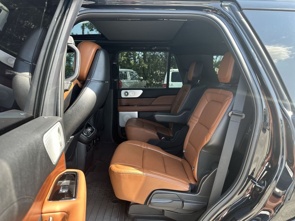 Used 2021 Black Lincoln Reserve image 25