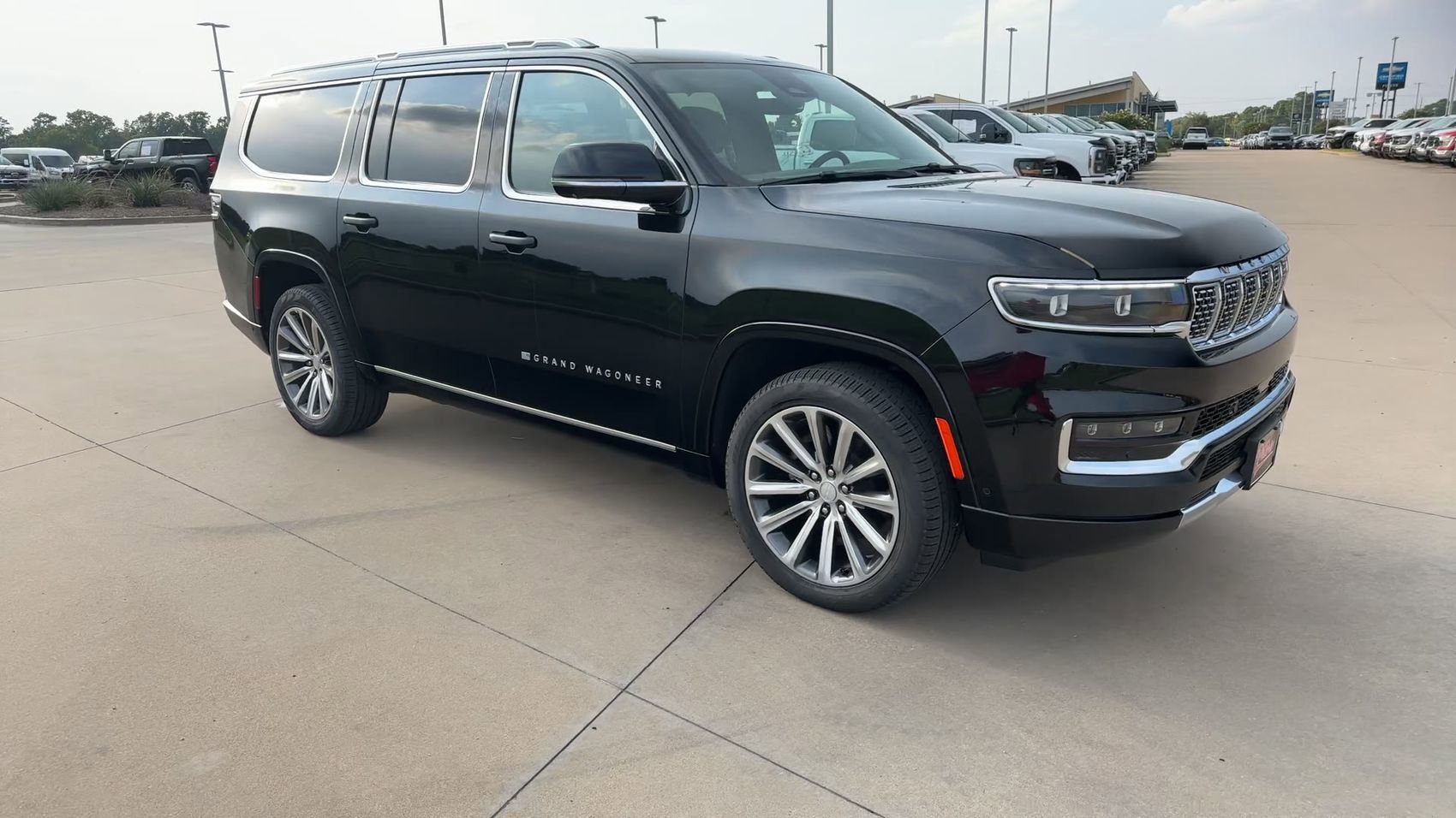 New 2024 Diamond Black Crystal Pearlcoat Jeep  image 3