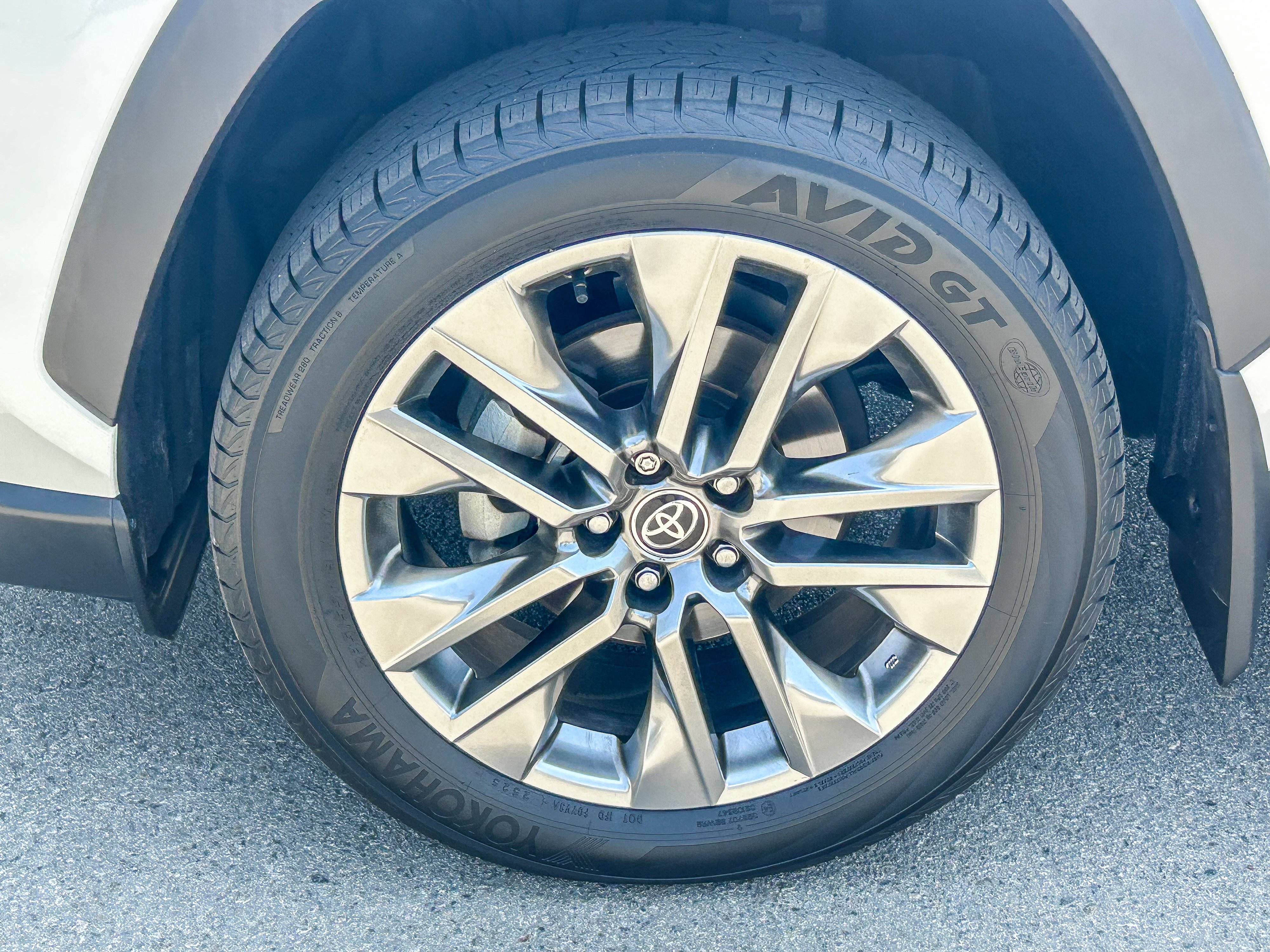 Used 2025 WIND CHILL PEARL TOYOTA TRUCK XLE PREMIUM image 10