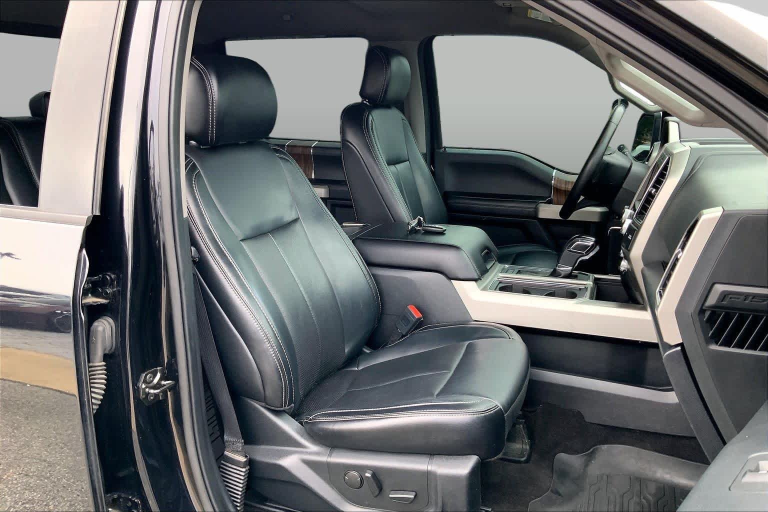 Used 2019 Agate Black Metallic Ford LARIAT image 9