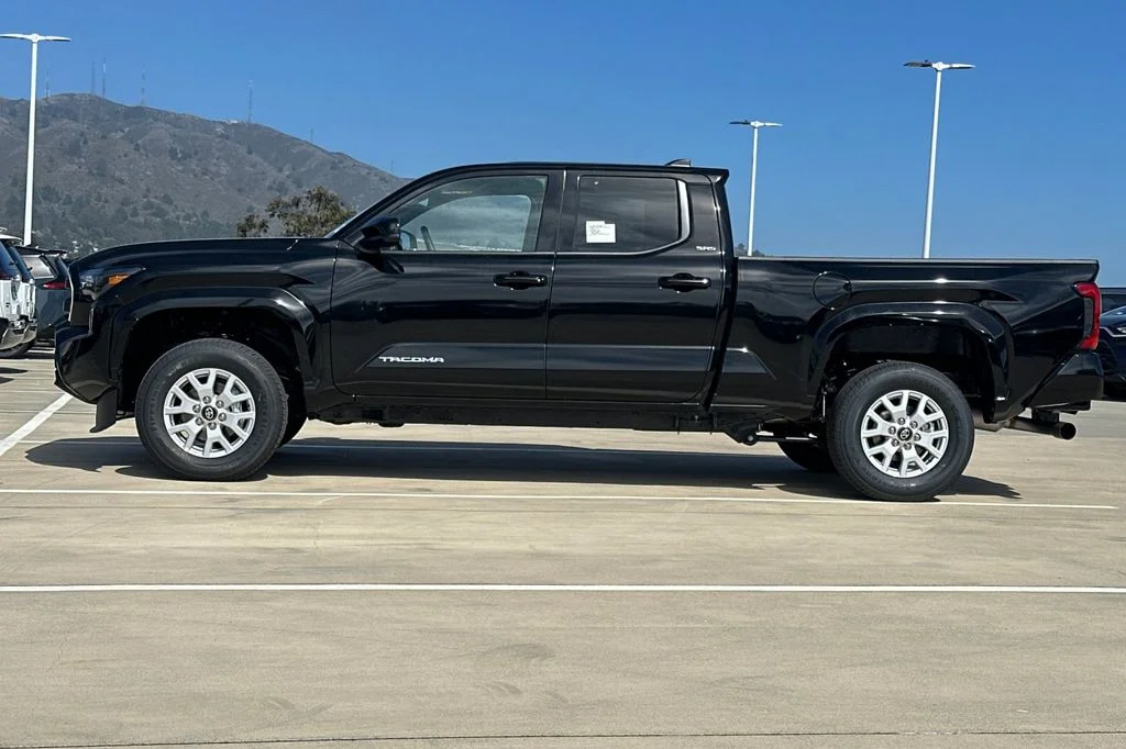 New 2026 Black Toyota  SR5 image 7
