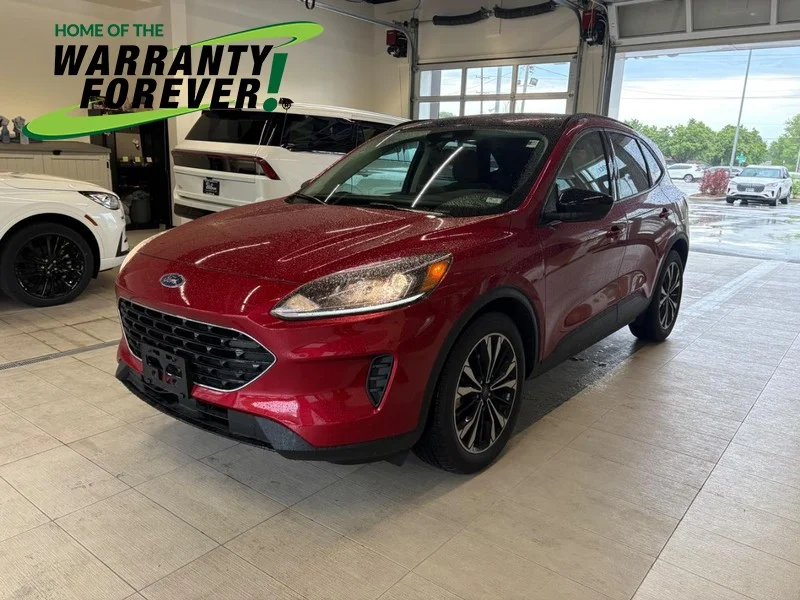 Used 2022 Red Ford SE image 1