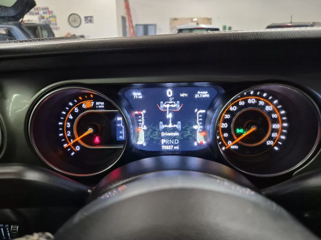 Used 2019 Bright White Clearcoat Jeep Unlimited Sahara image 24