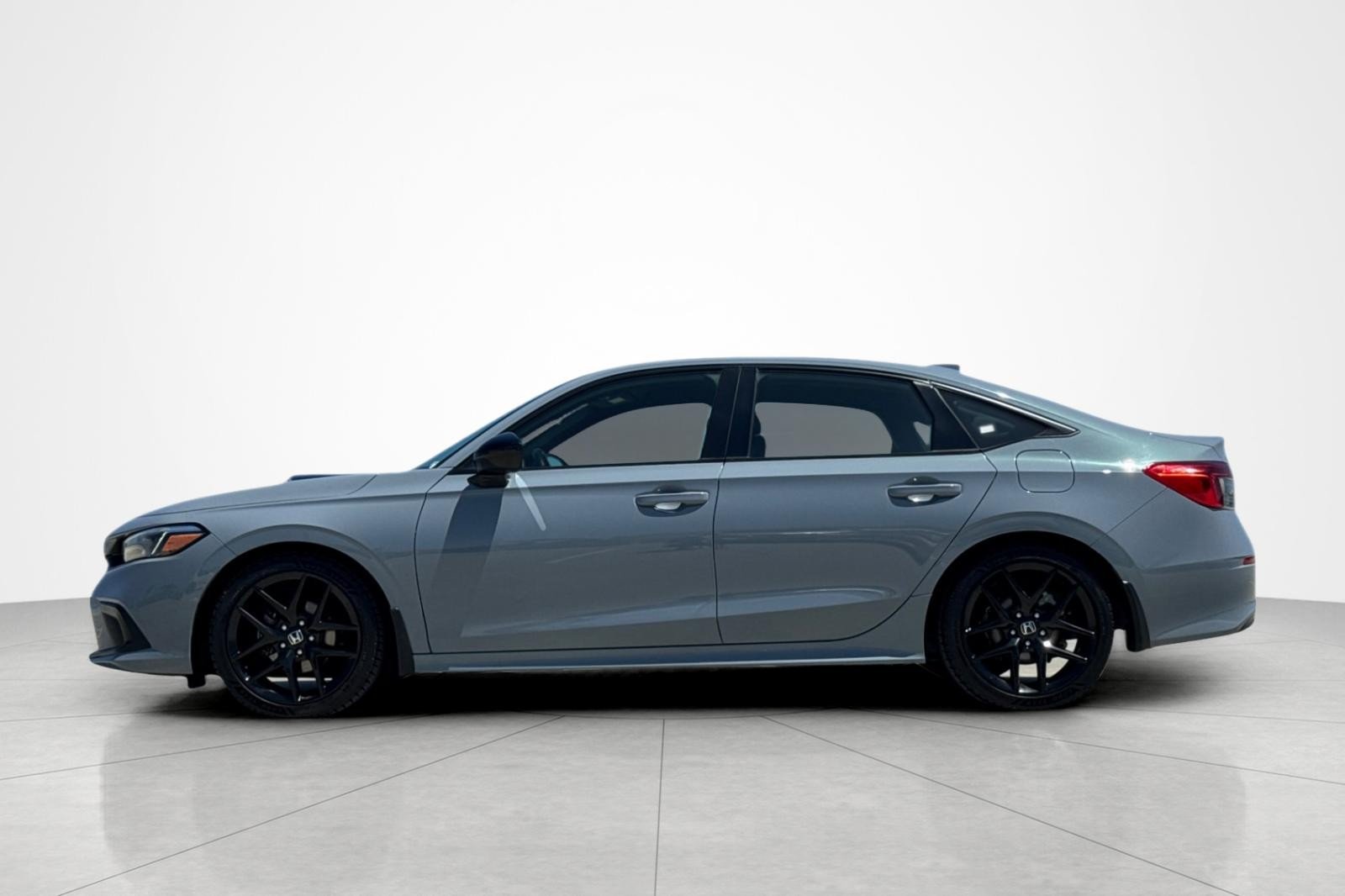 Used 2022 Sonic Gray Pearl Honda Sport image 2