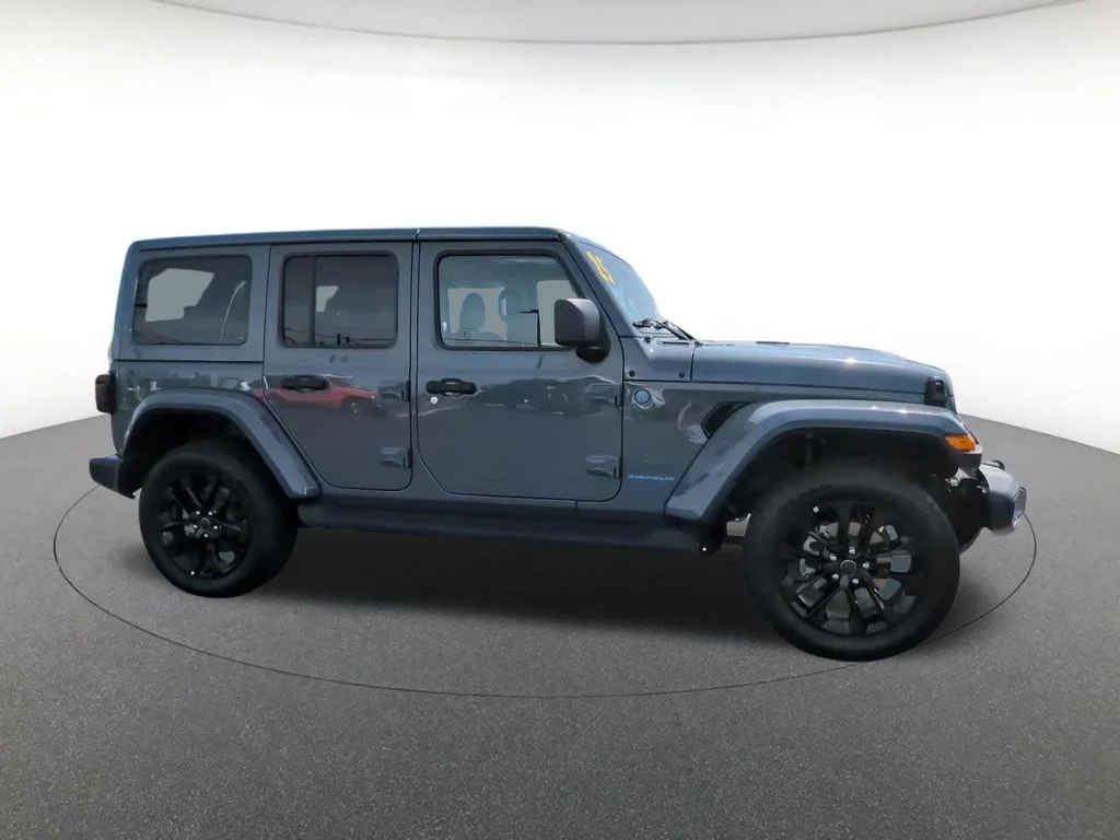 Used 2025 Gray Jeep Sahara 4xe image 4