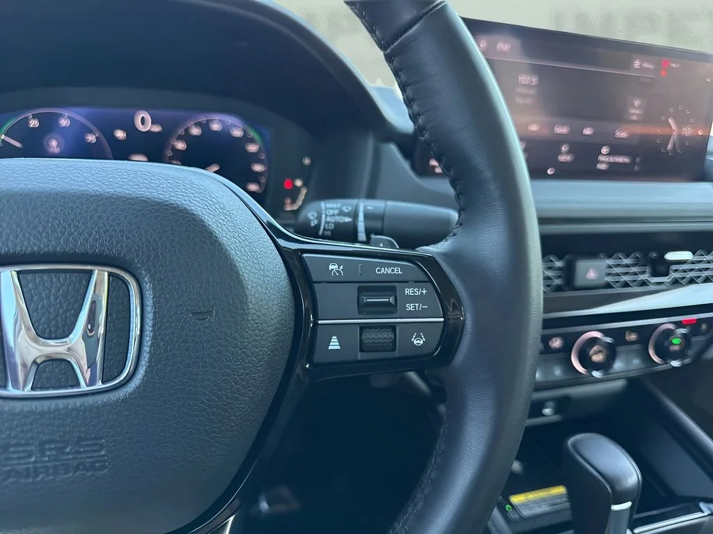 Used 2023 Silver Honda Touring image 17