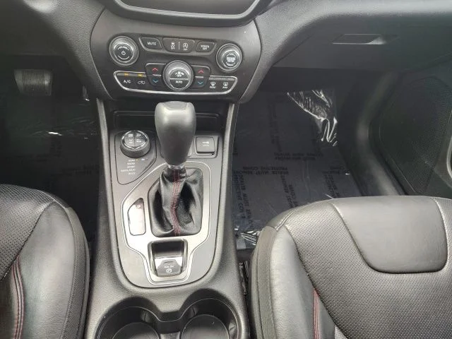 Used 2020 Red Jeep Trailhawk image 23