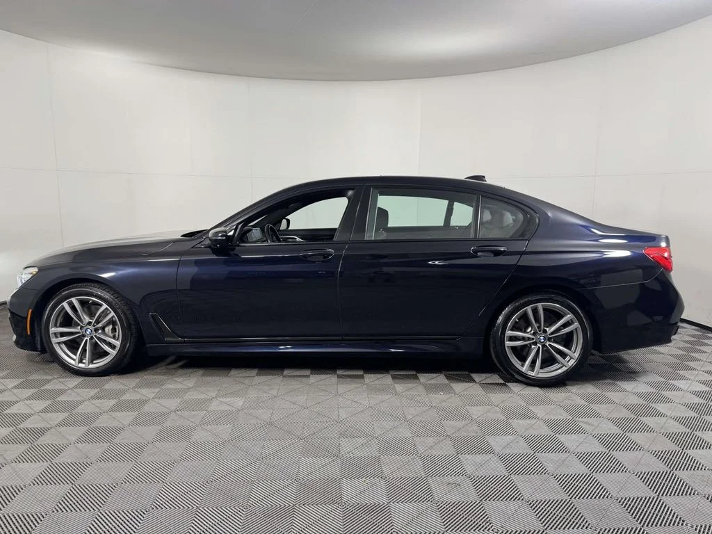 Used 2019 Black BMW 740i xDrive image 11