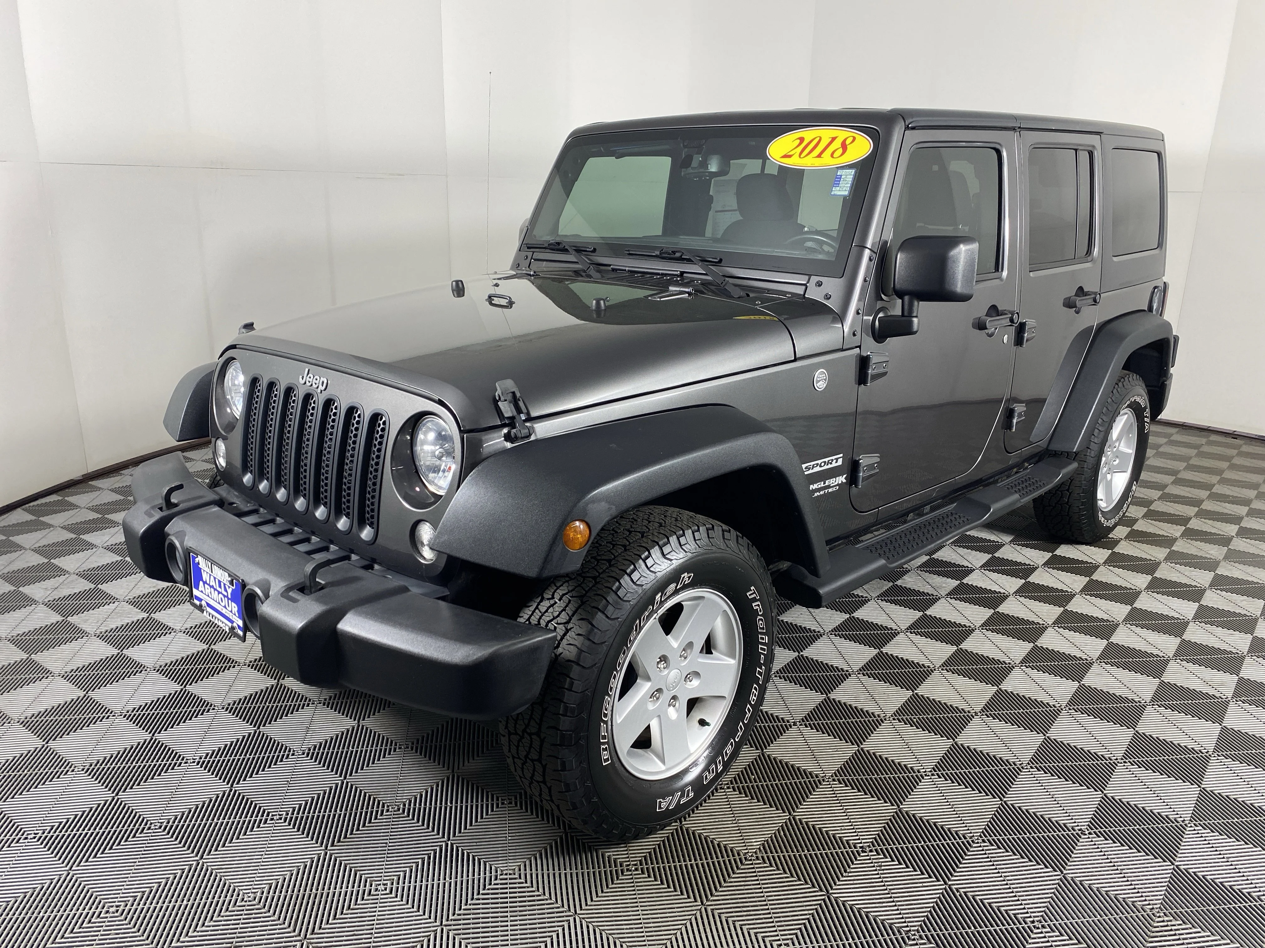 Used 2018 Granite Crystal Metallic Clearcoat Jeep Sport S image 7