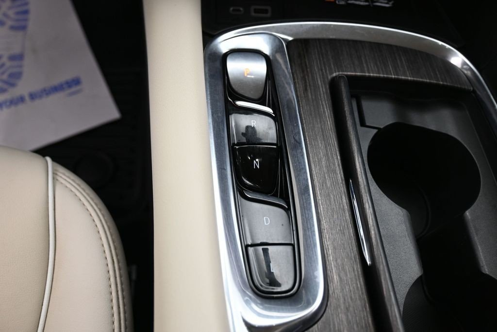 Used 2022 White Frost Buick AWD 4dr Avenir image 15