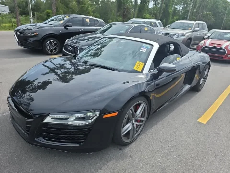 Used 2015 Phantom Black Pearl Effect/Black Roof Audi V8 image 2