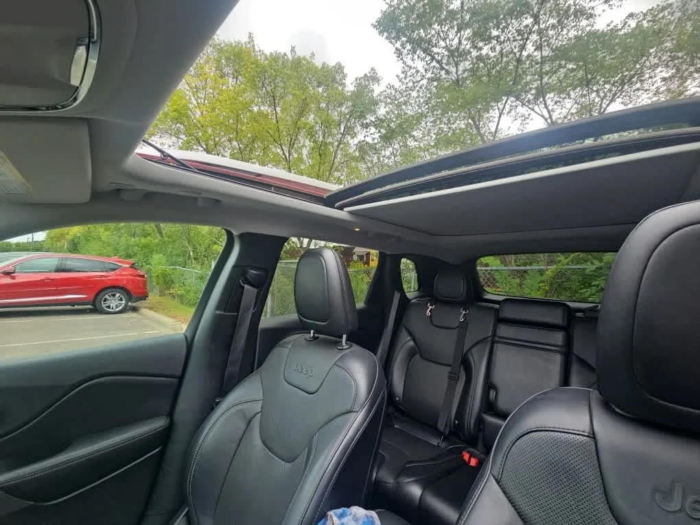 Used 2019 Velvet Red Pearlcoat Jeep Limited image 8