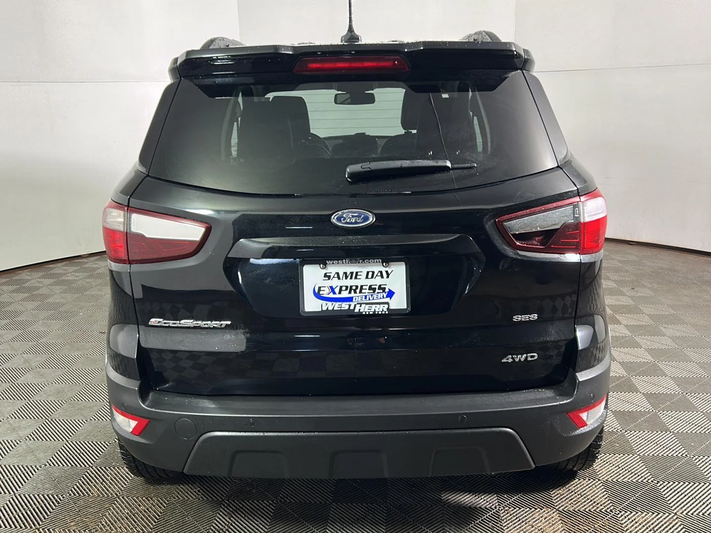 Used 2019 Shadow Black Ford SES image 16
