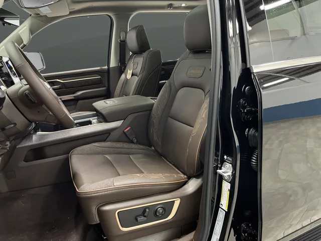 New 2026 Diamond Black Crystal Pearl-Coat Exterior Paint RAM Limited image 4
