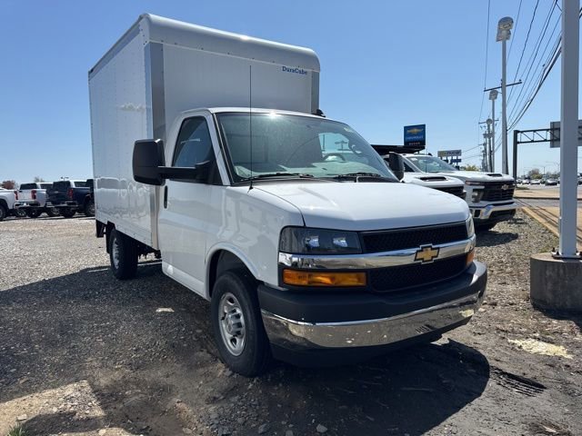 Summit White 2024 Chevrolet Express Chassis 3500 Cutaway 139 Van Rear-Wheel Drive