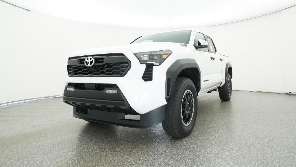 Used 2025 White Toyota  image 4