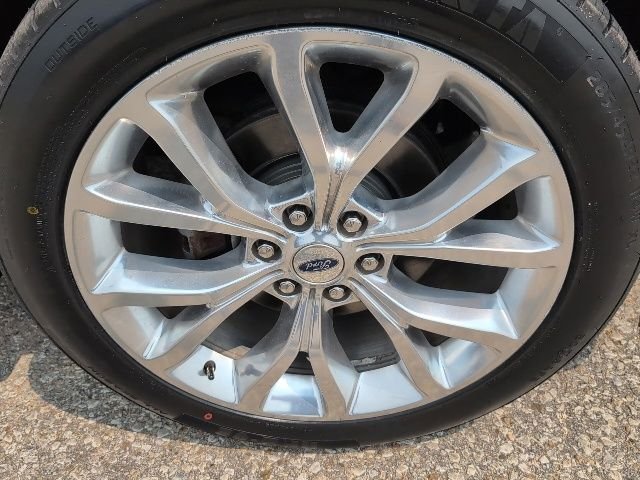 Used 2019 Gray Ford Platinum image 25