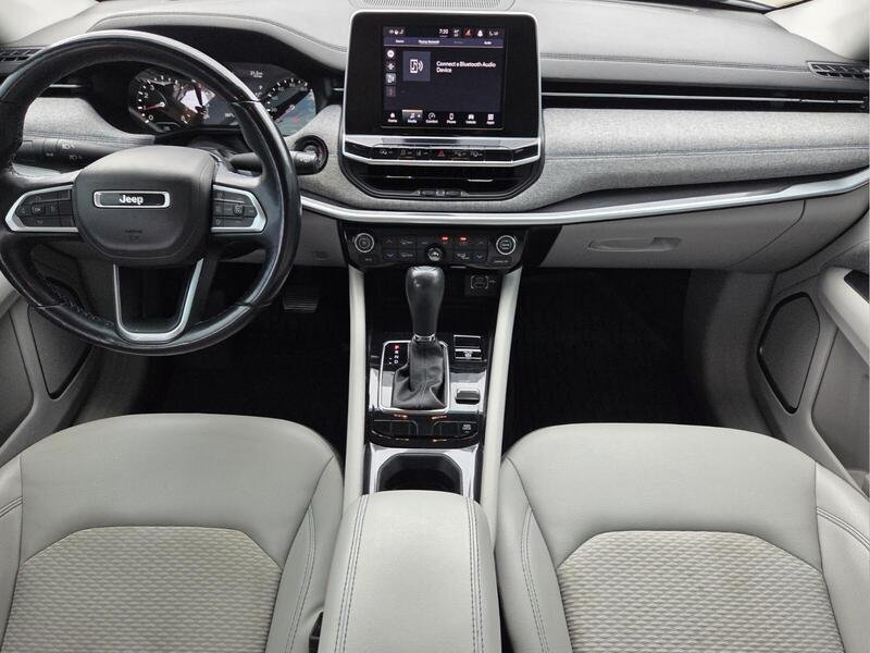 Used 2022 Crystal Metallic JEEP LATITUDE 4X4 image 15