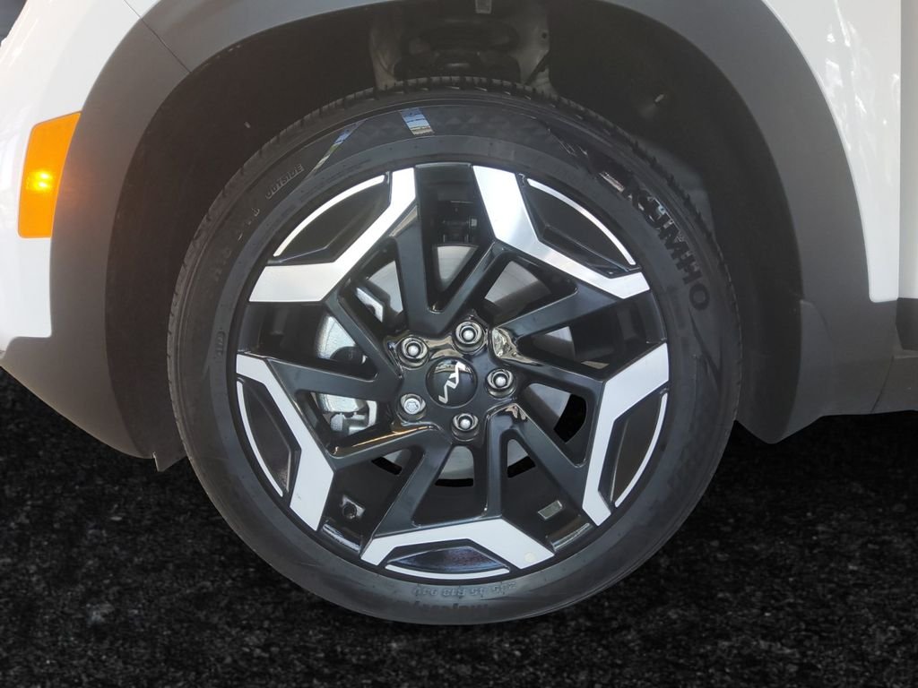 Used 2026 White Kia SX image 26
