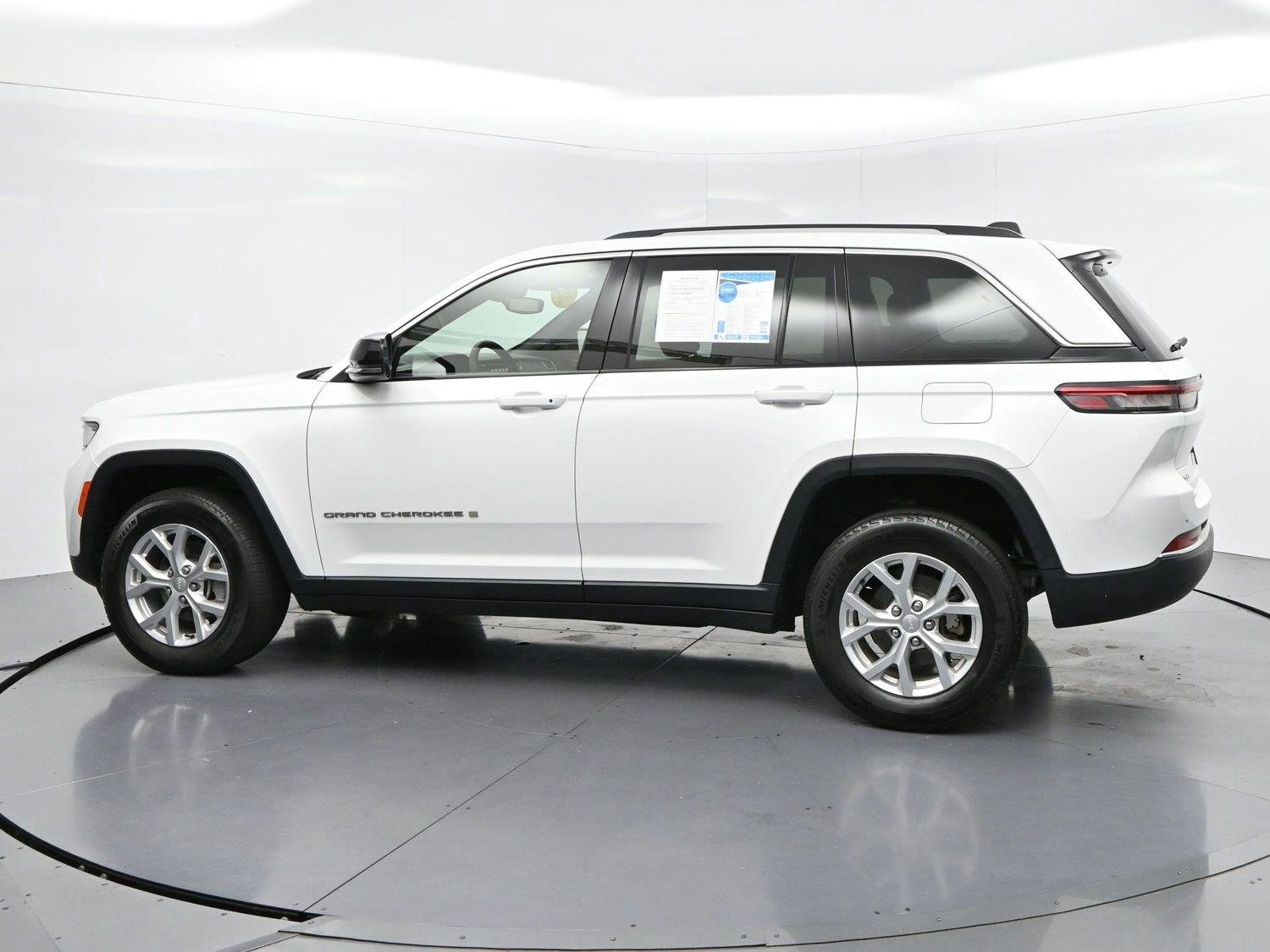 Used 2023 White Jeep Limited image 5