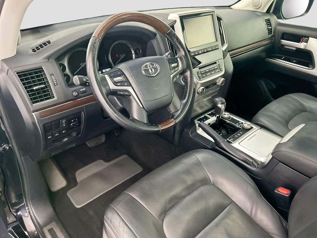 Used 2019 Midnight Black Metallic Toyota Base image 9