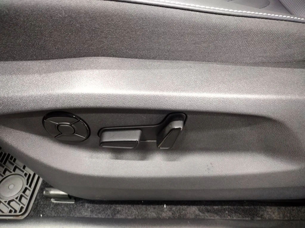 New 2026 Blue Volkswagen 2.0T SE image 22