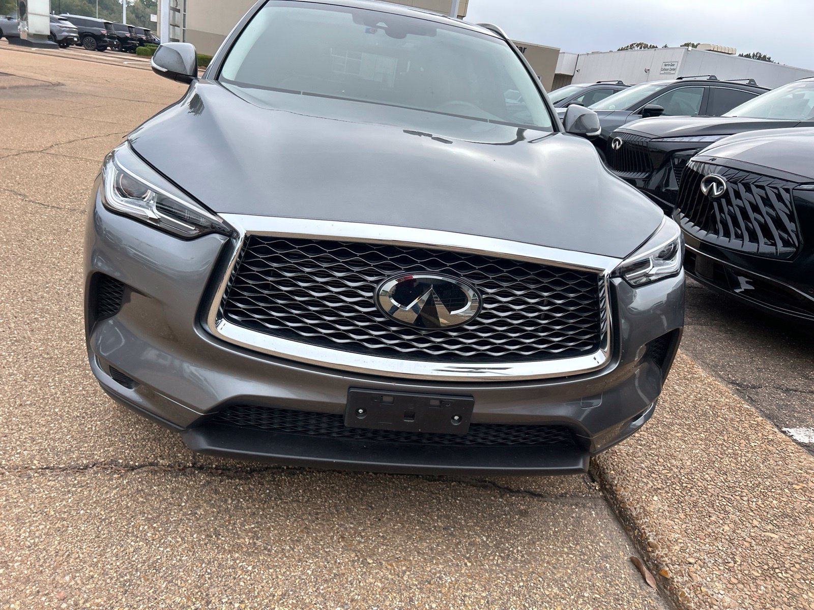 Used 2023 Gray INFINITI LUXE image 6