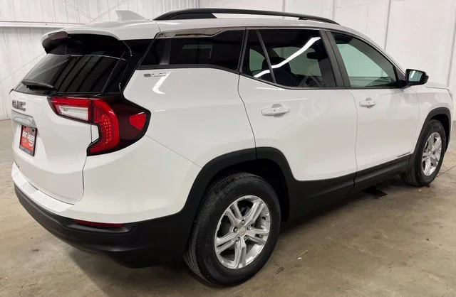 Used 2023 White GMC SLE image 6