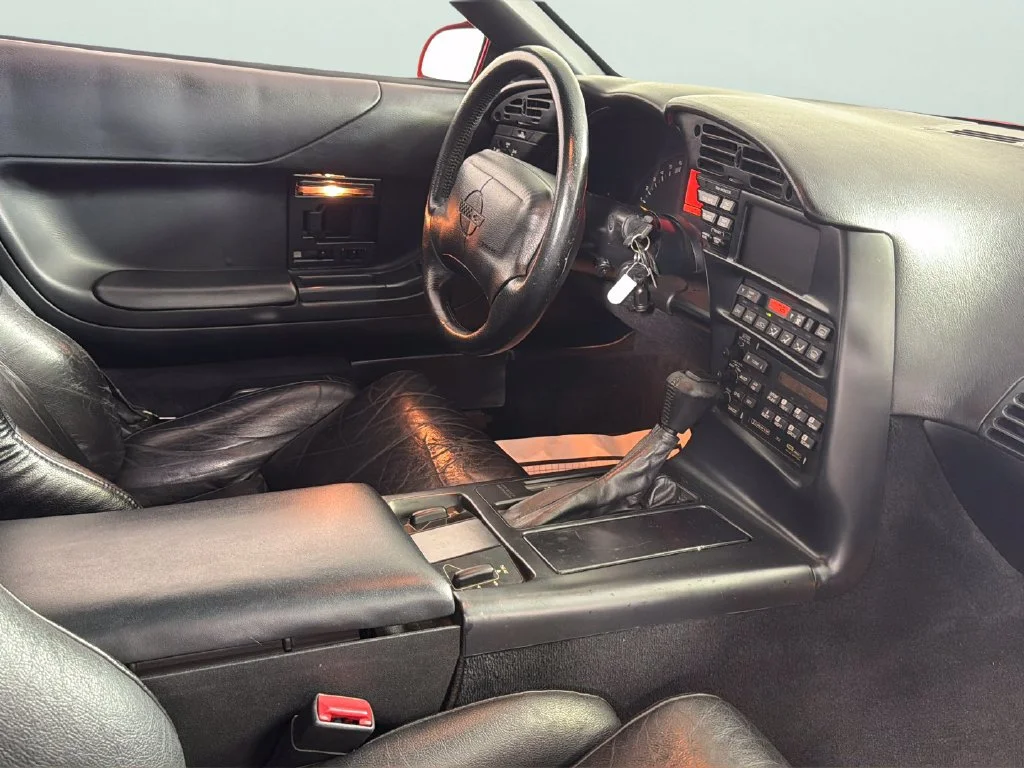 Used 1995  Chevrolet 2dr Convertible image 29