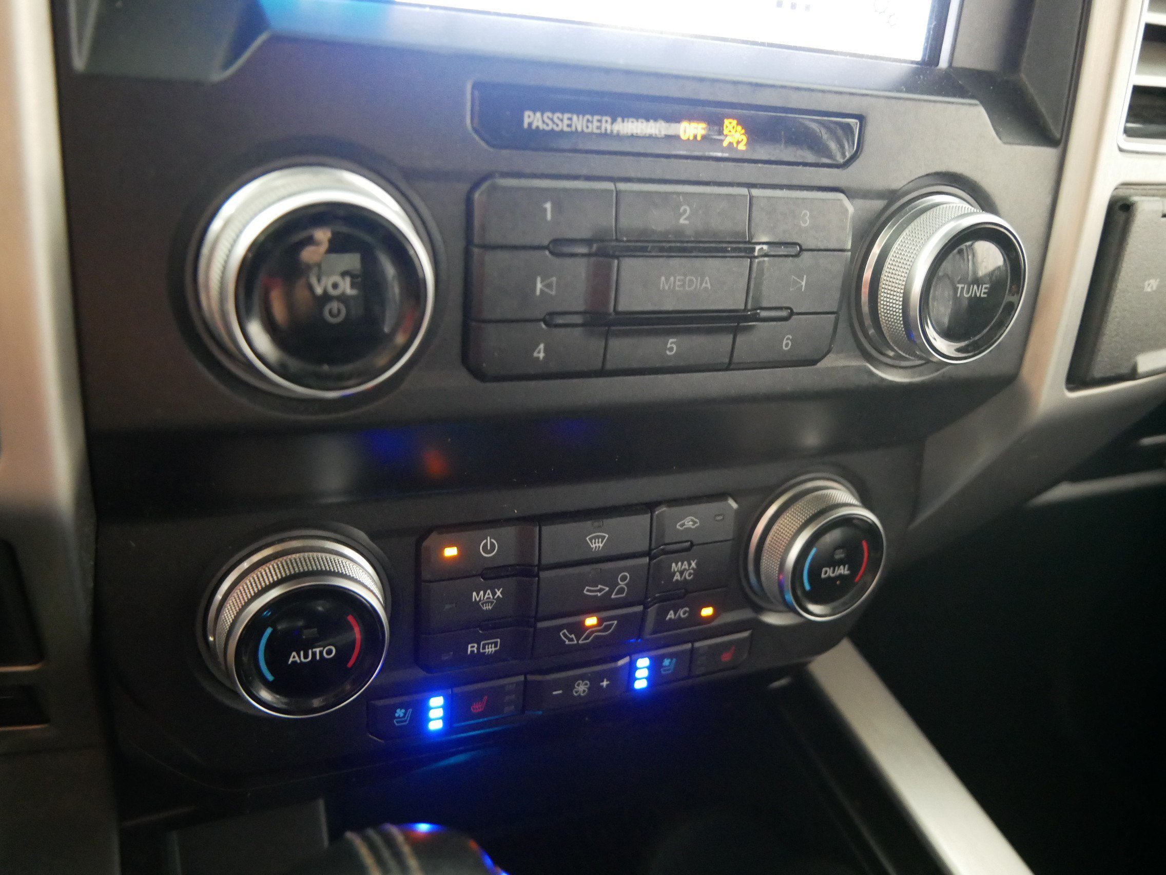 Used 2019 Ingot Silver Metallic Ford Platinum image 23