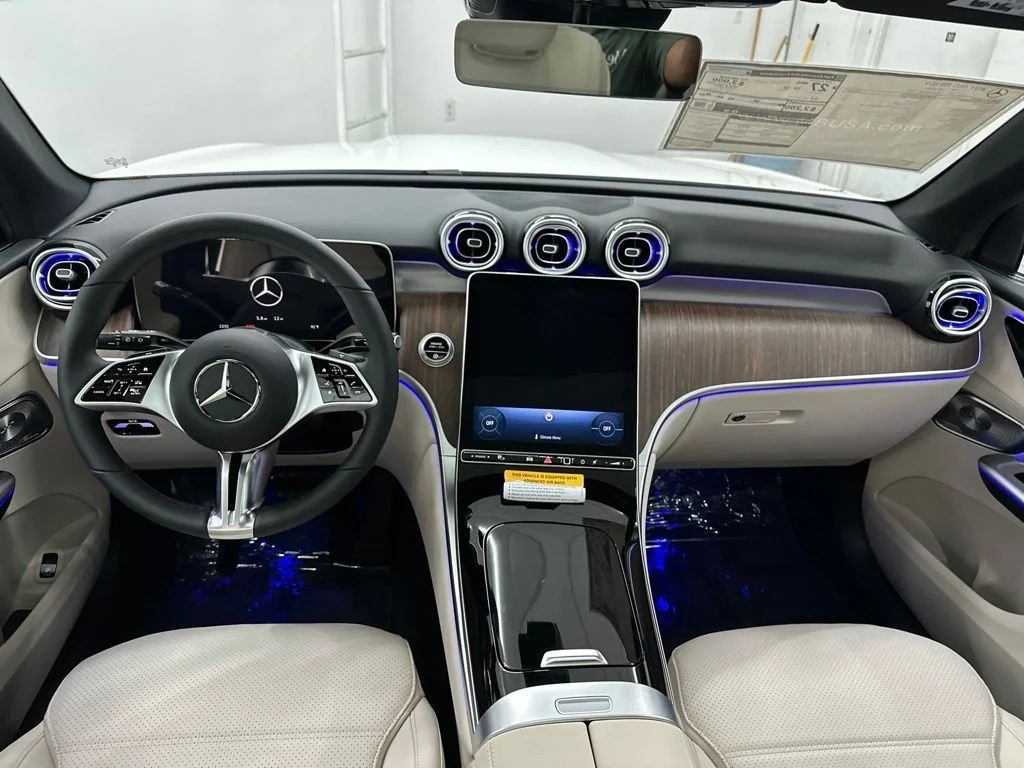 New 2027 White Mercedes-Benz GLC 300 image 22