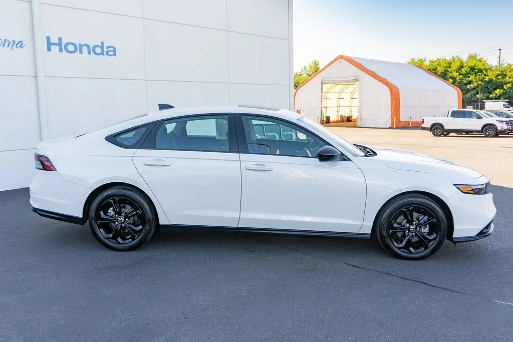 Certified Used 2025 Platinum White Pearl Honda 1.5T SE image 16