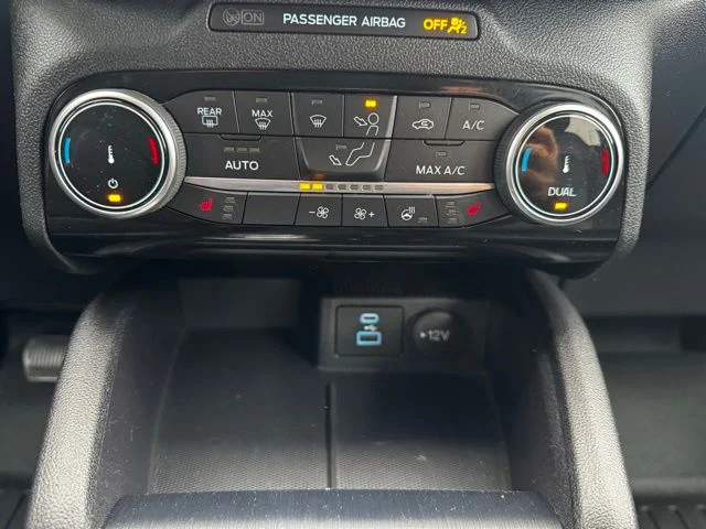 Used 2022  Ford SEL image 29