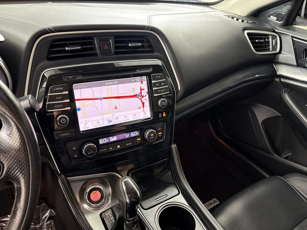 Used 2020 Black Nissan Platinum image 27