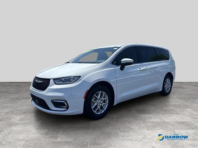 2023 Chrysler Pacifica Touring L's photo