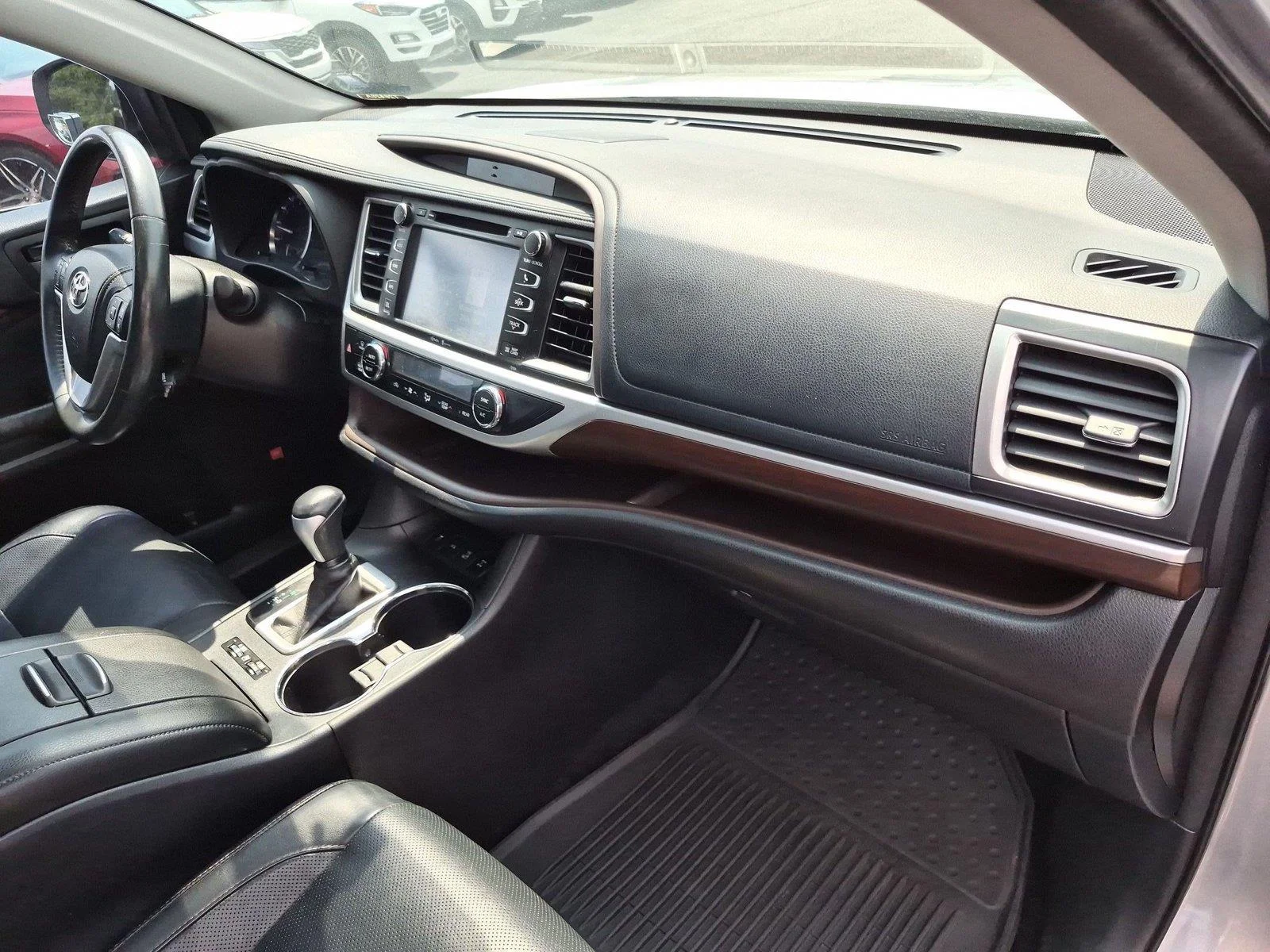 Used 2014 Silver Sky Metallic Toyota Limited image 41