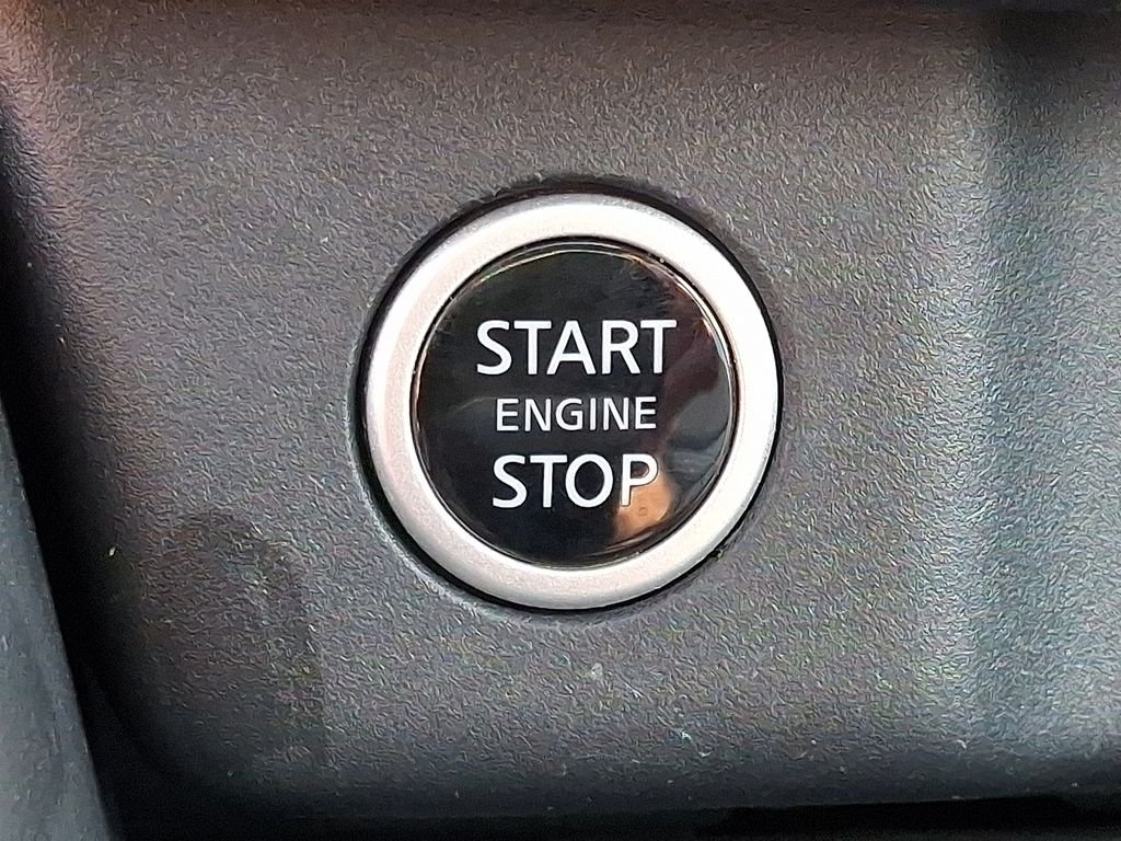 Used 2021 Black Nissan Platinum image 23